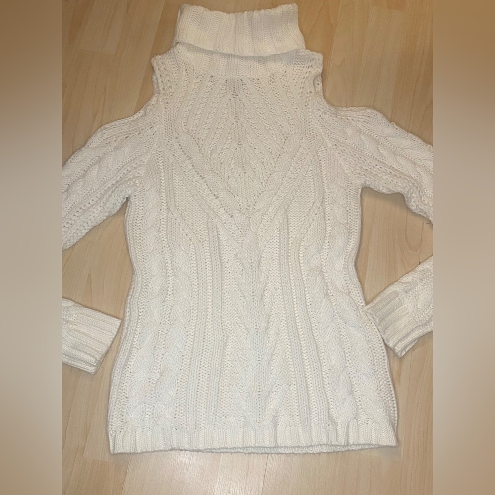 American Rag cold shoulder sweater - Picture 3 of 15